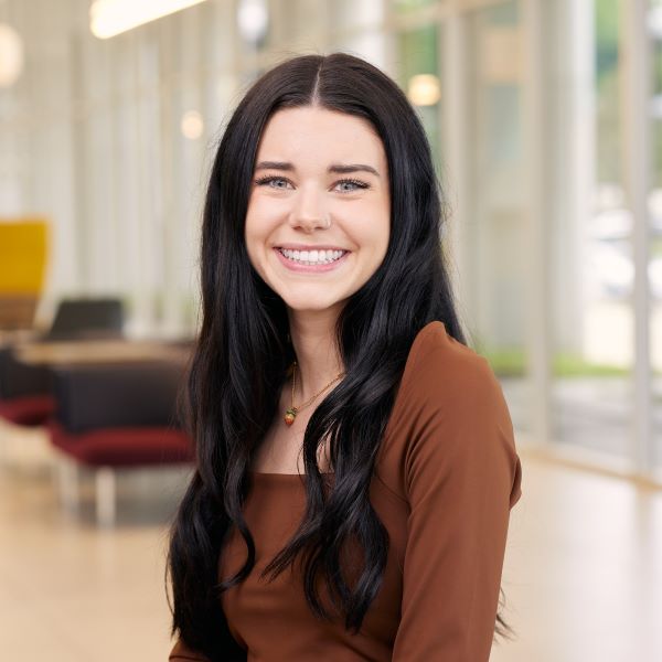 Abigail Ledbetter Headshot